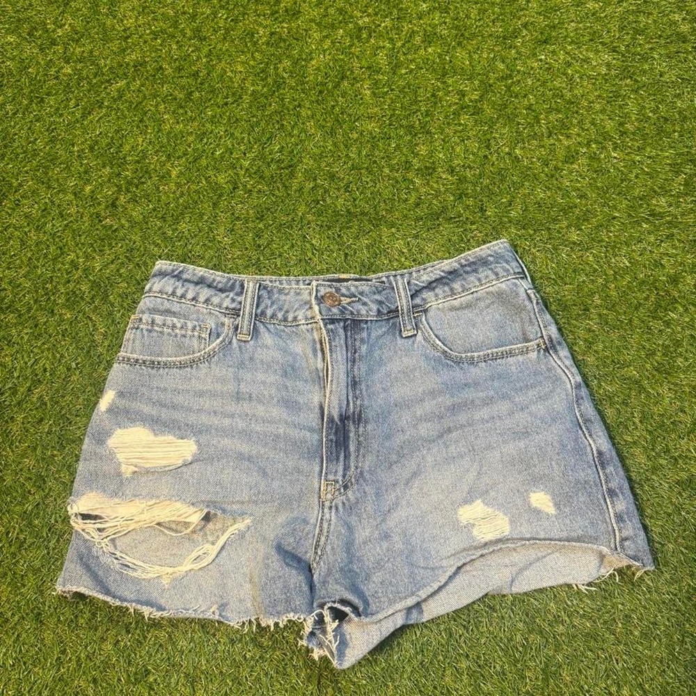 Hollister Ultra High-Rise Mom Shorts Size 3/W26